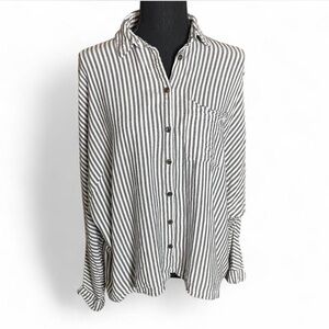 Urban Outfitters Women’s Gray and White Striped Button Down Top Medium